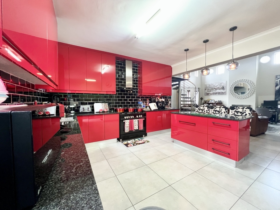 5 Bedroom Property for Sale in Parklands North Western Cape